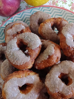 Una foto de Rosquillas de manzana y canela