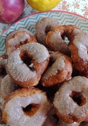 Una foto de Rosquillas de manzana y canela