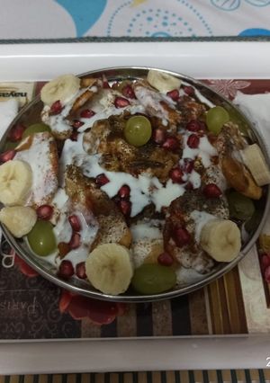 A picture of Sooji dahi bhalle with crispy papdi.