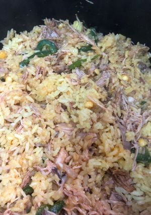 Una foto de Arroz amarillo tropical