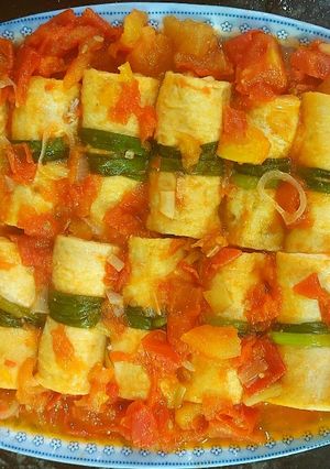 Hình của món Đậu Kênh cuộn thịt sốt cà.