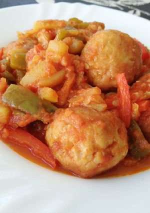 Una foto de Albóndigas con pisto🍲