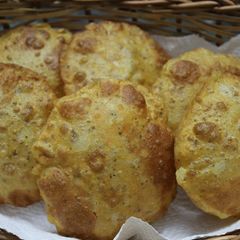 A picture of Aloo Masala Puri.