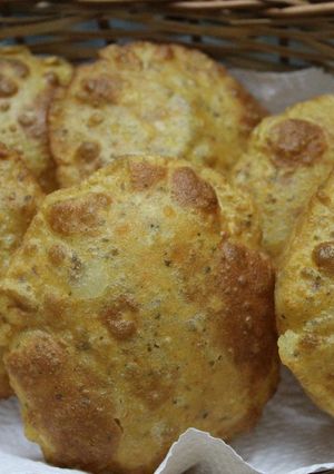 A picture of Aloo Masala Puri.