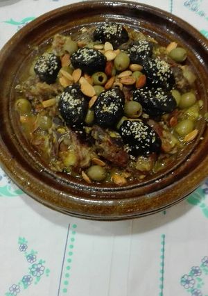 صورة لوصفة طاجن مغربي باللحم البرقوق