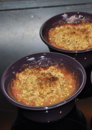 Une photo de Crumble fraises rhubarbe (IG bas)