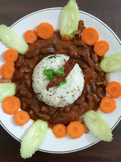 રાજમા વીથ જીરા રાઈસ🍛 રેસીપી મુખ્ય ફોટો
