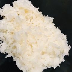 A picture of How to cook rice in frying pan.