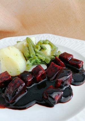 Una foto de Tempeh en salsa