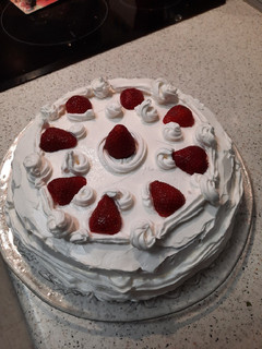 Una foto de Tarta de fresas 🍓 y chantilly