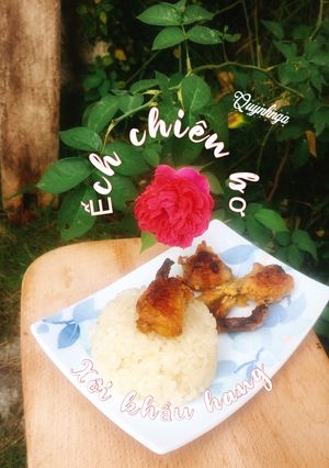 Hình của món Ếch chiên bơ.