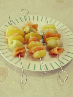 Una foto de Pinchos de salmón ahumado