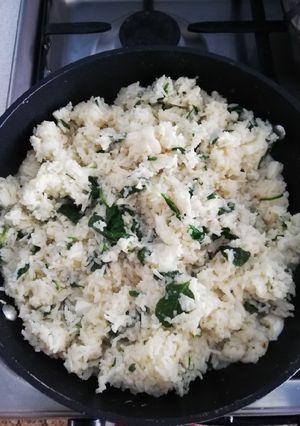 Párolt rizs spenóttal és sajttal recept fotója