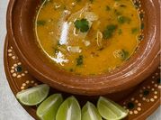 Una foto de sopa de marisco de mi abuela