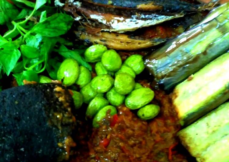 Sambal trasi jeruk purut