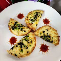 A picture of Cheese garlic bread.