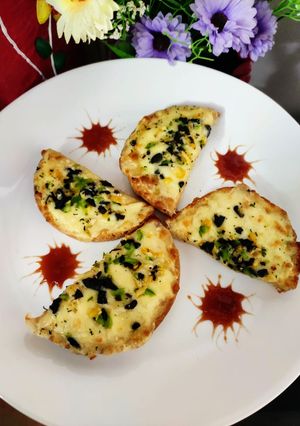 A picture of Cheese garlic bread.