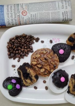 A picture of Instant Coffee with Instant Steamed cakes.
