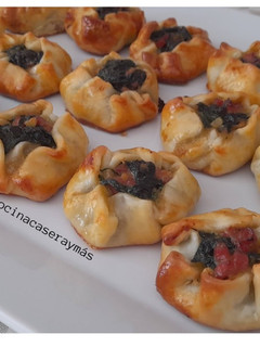 Una foto de Mini galettes de espinacas y jamón