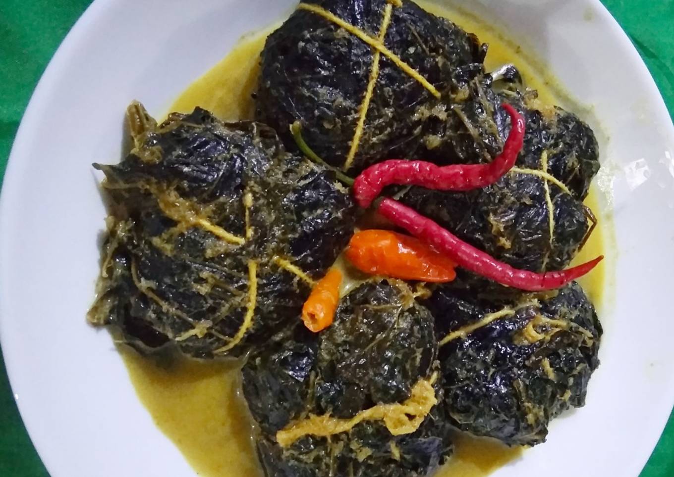 Buntil daun singkong