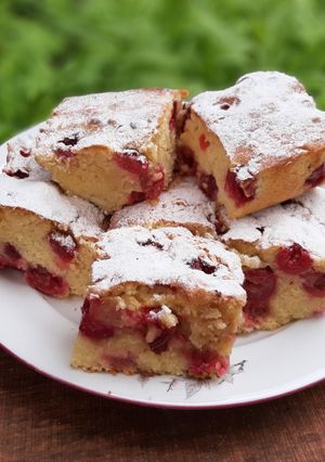 Meggyes piskóta recept fotója