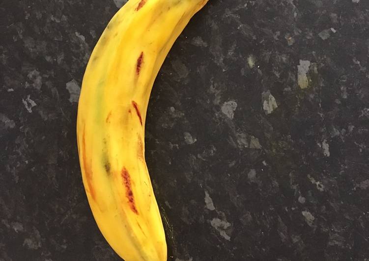 Banana shape cake