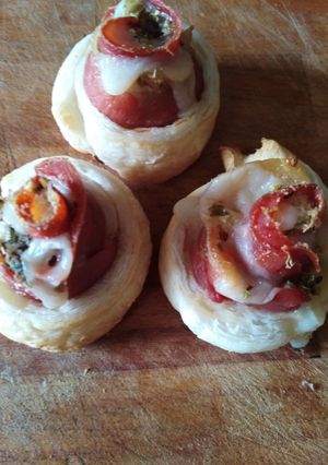 Una foto de Rosas de jamón y queso