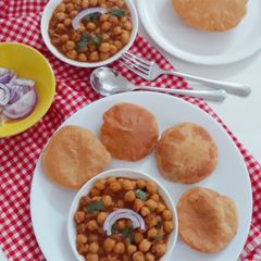 A picture of Chole Bedmi Puri.
