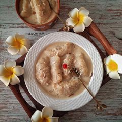 A picture of Sujir dudhpuli (semolina dumplings with khoya stuffing).