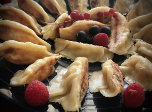 Foto principal de Gyozas caseras de nísperos y queso