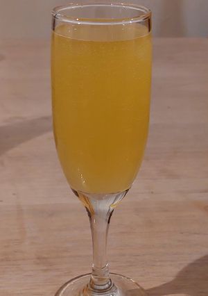 Una foto de Bellini Cóctel con Espumante 🥂