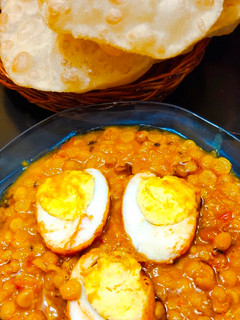 ডিম দিয়ে ছোলার ডাল ও লুচি (dim diye cholar dal o luchi recipe in Bengali) রেসিপির প্রধান ছবি