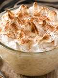 Arroz con leche con merengue y canela