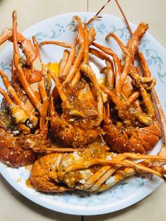 Hình của món Tôm hùm 🦞 cháy bơ tỏi.