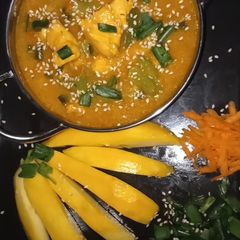 A picture of Mango sesame chicken 😋مینگو سیسم چکن💕.
