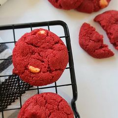 A picture of Red Velvet Cookies.