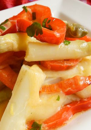 Foto principal de Espárragos de Gavà con salteado de queso y pimiento