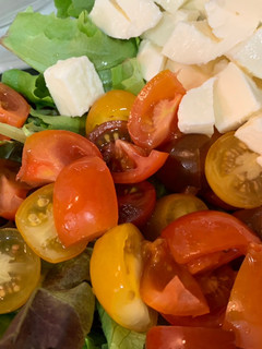 Una foto de Ensalada con mozzarella 🥗