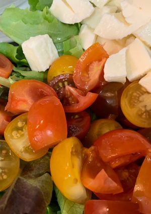 Una foto de Ensalada con mozzarella 🥗