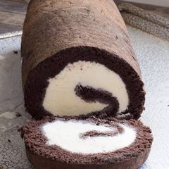 Ice cream roll cake (in pan) A picture of Ice cream roll cake (in pan).