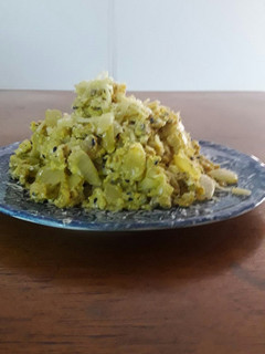 Una foto de Huevos revueltos con cebolla y queso #SOSFranco