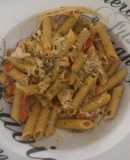 Pasta con jitomates cherry y mozzarella