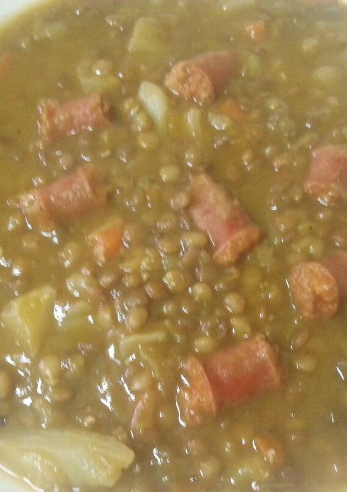 Una foto de Lentejas con crema de verduras y chistorra
