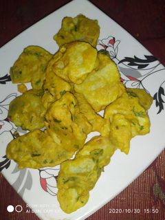 आलू की पकोड़ी (aloo ki pakodi recipe in Hindi) रेसिपी मुख्य फोटो