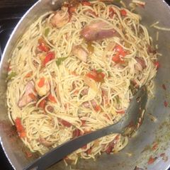 A picture of Fried spagetti with shredded chiken😋.
