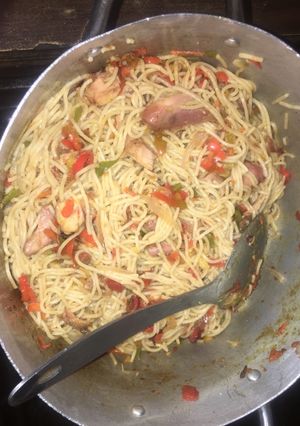 A picture of Fried spagetti with shredded chiken😋.