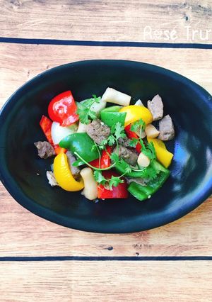 Hình của món Bò Xào Thập Cẩm.