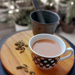A picture of Elaichiwaali chai (cardomom chai).