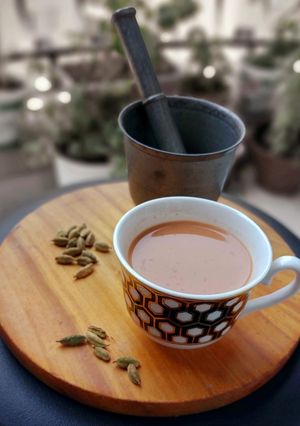 A picture of Elaichiwaali chai (cardomom chai).