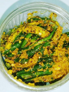 A picture of Instant green chilli pickle.